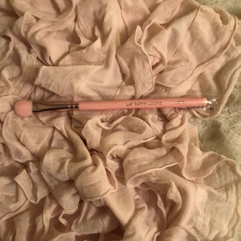 MODT Cosmetics Lay Down Looks Makeup Brush